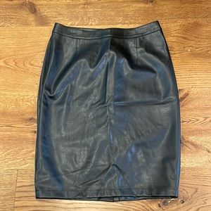 Cupcakes and Cashmere, Size 8 Pencil Skirt